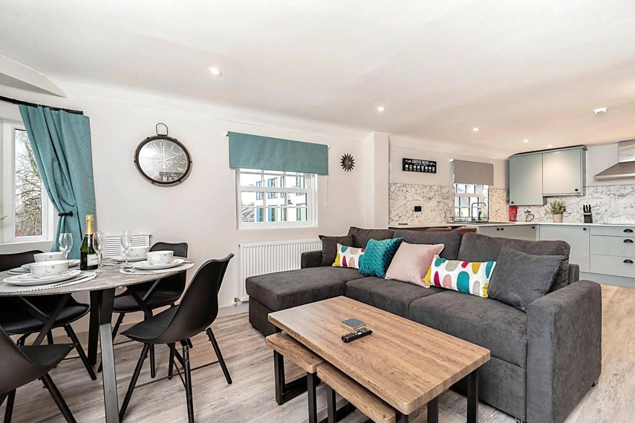 The Burton Penthouse By Fortuna * Cheltenham